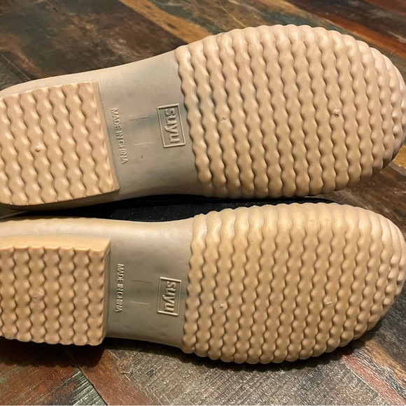 Women’s Duck Boots - Picture 2 of 2